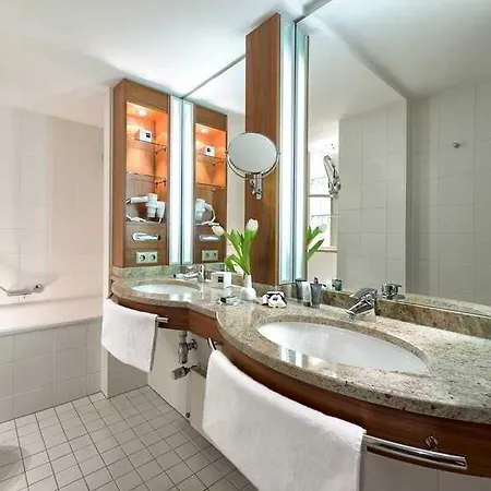 Sunday Muenchen Airport Hotel 4*