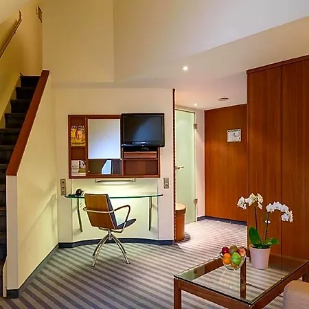 Sunday Muenchen Airport Hotel 4*