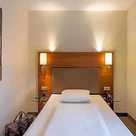 Sunday Muenchen Airport Hotel 4*