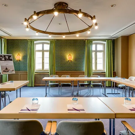 Hotel Mercure München Airport 4*